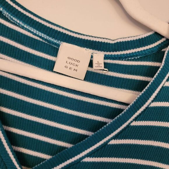 Good Luck Gem Cropped Top - Picture 3 of 4